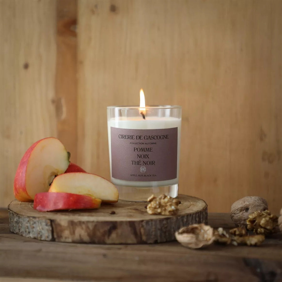 bougie pomme noix thé noir