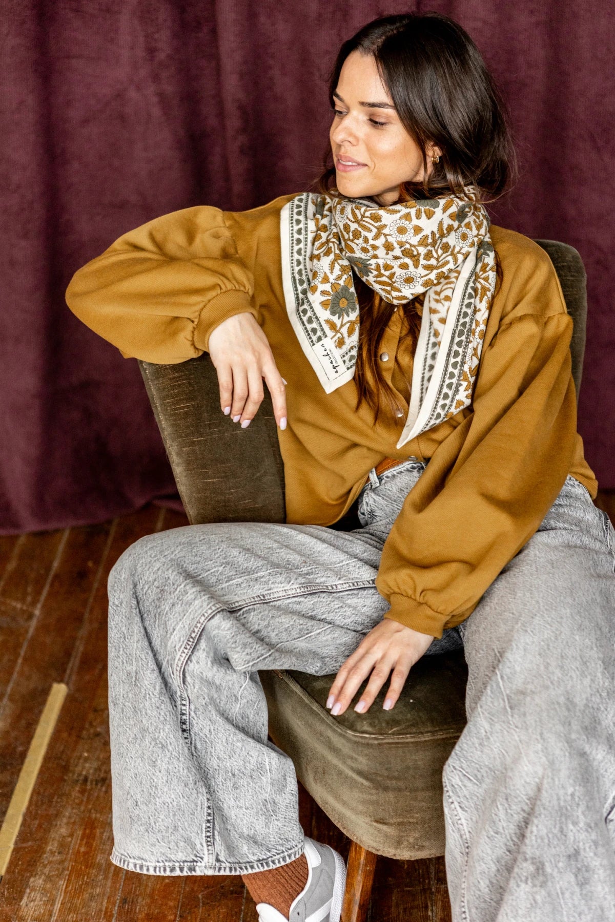 Foulard Apache modèle Manika "Cœur" couleur Macadamia
