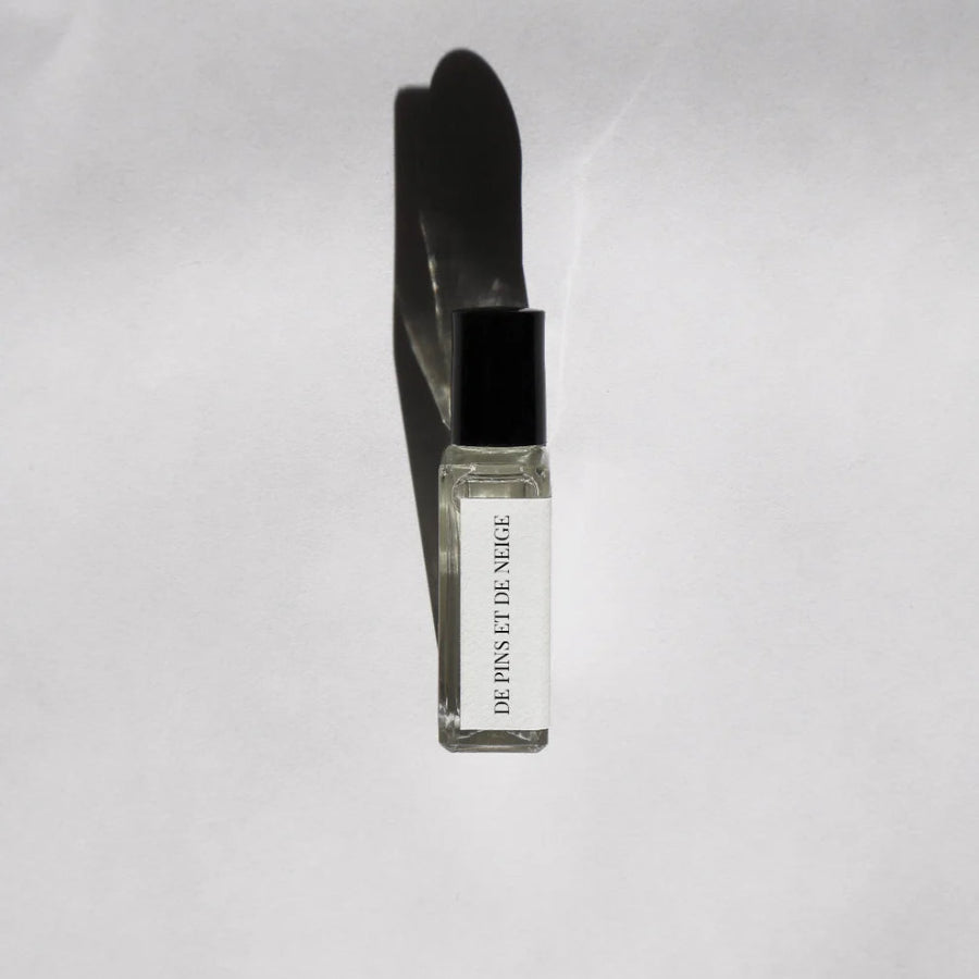huile de parfum roll on De pins et de neige coté