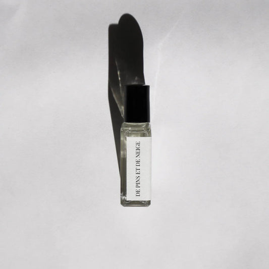 huile de parfum roll on De pins et de neige coté