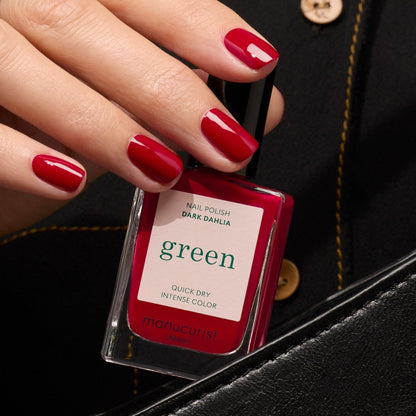Vernis dark dahlia naturel posé