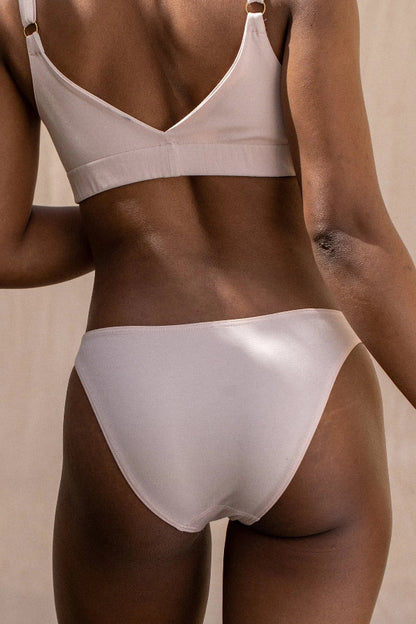 Culotte mei nude de dos