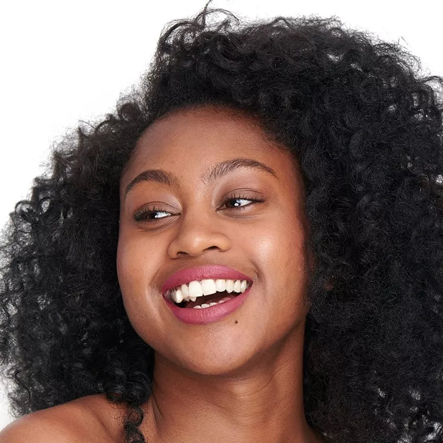 Rouge à lèvres hydratant Framboise Pomponne sur peau noire